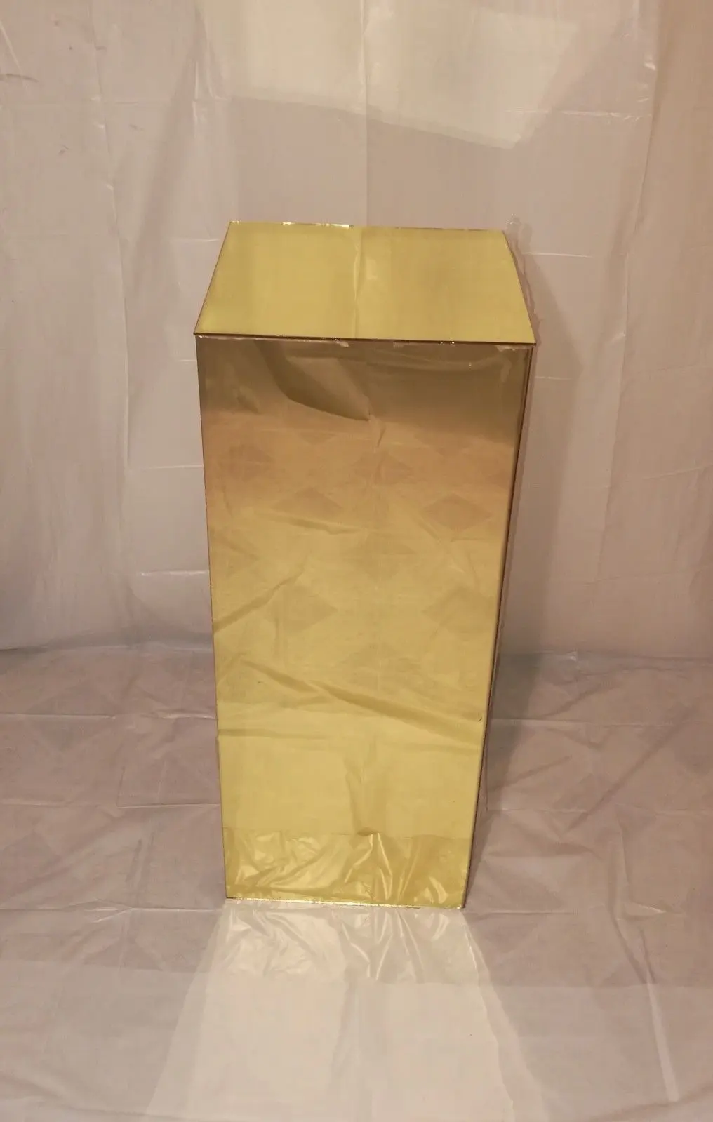 gold mirror plinth
