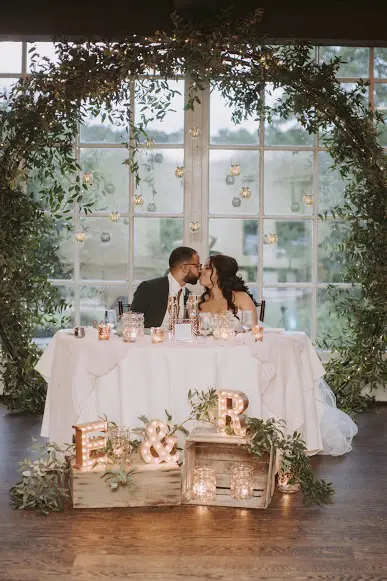 arch sweetheart table
